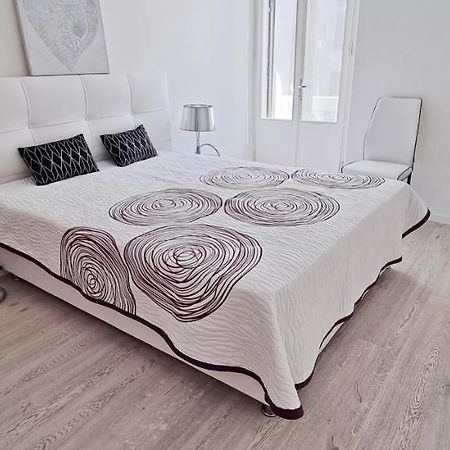 Casa Bianca - 2 Bedroom Design Apartment Трієст Екстер'єр фото