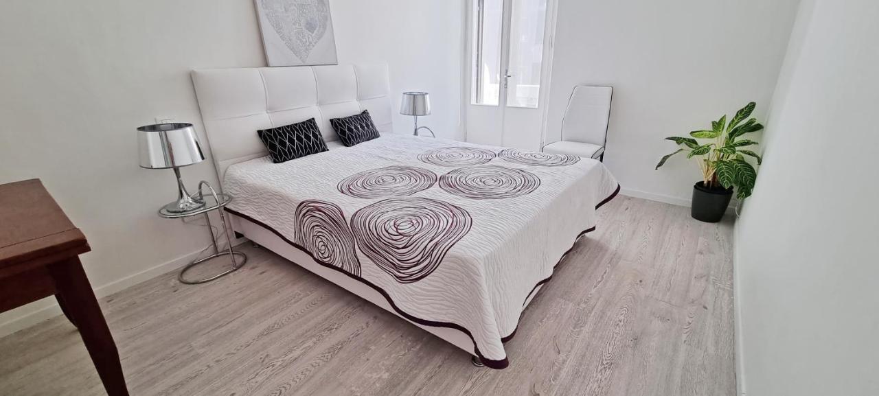 Casa Bianca - 2 Bedroom Design Apartment Трієст Екстер'єр фото