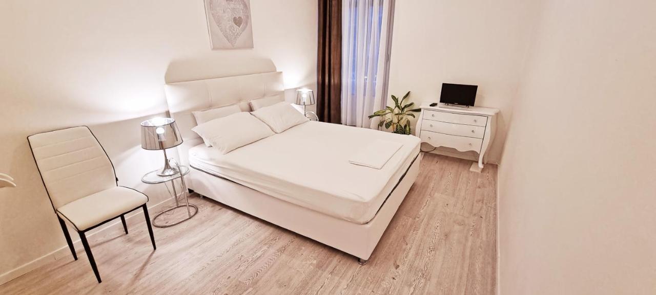 Casa Bianca - 2 Bedroom Design Apartment Трієст Екстер'єр фото
